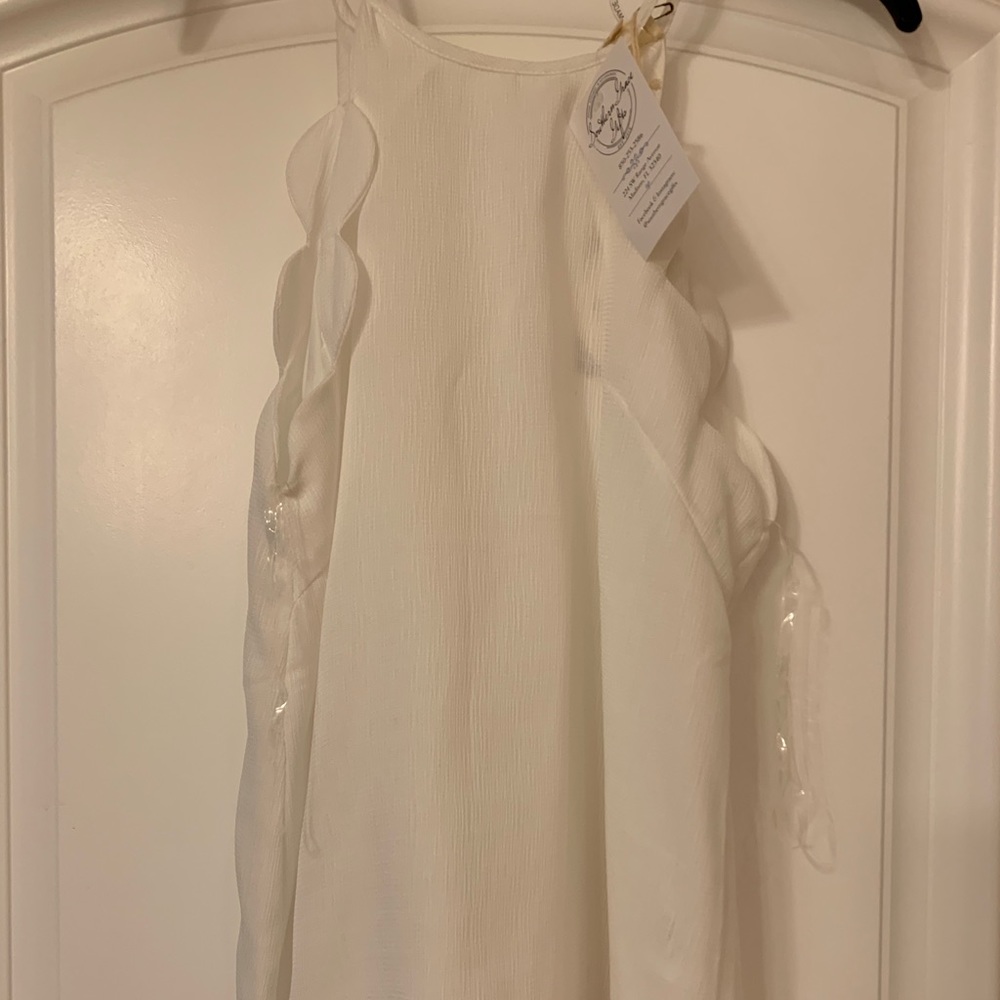 White scalloped hem tank
